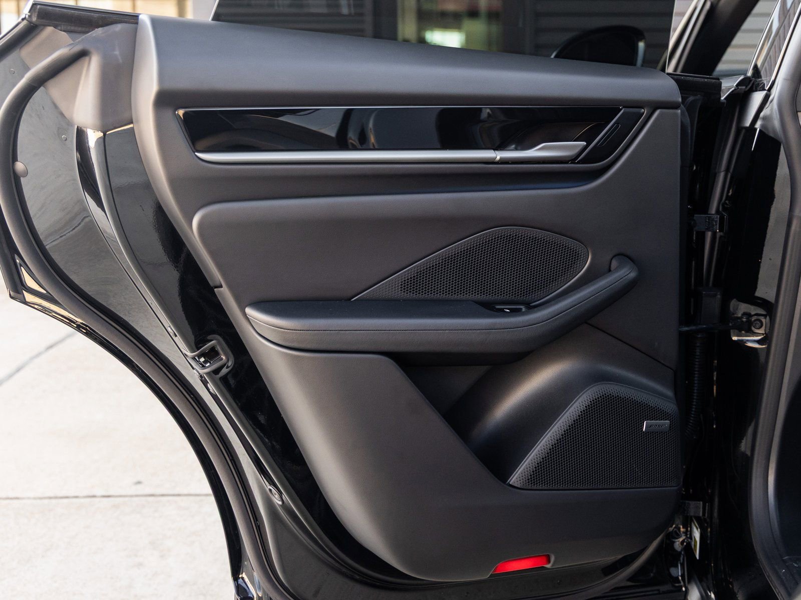 Certified 2025 Porsche Macan Electric image 30