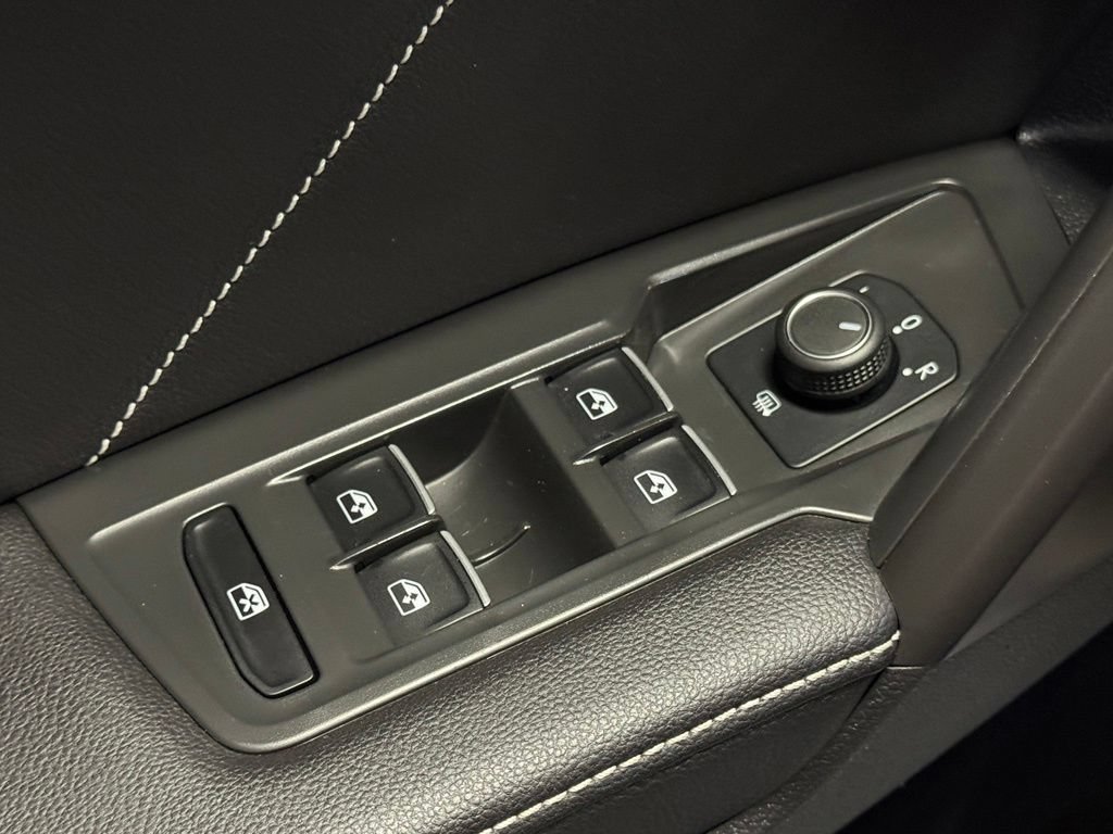 Used 2023 Volkswagen Tiguan SE R-Line FWD image 18