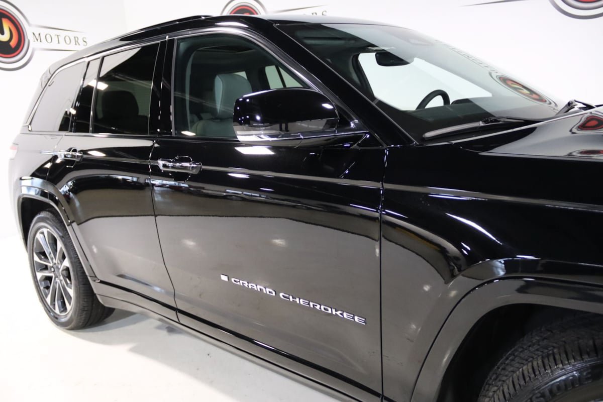 Used 2023 Jeep Grand Cherokee Overland AWD/4WD image 10