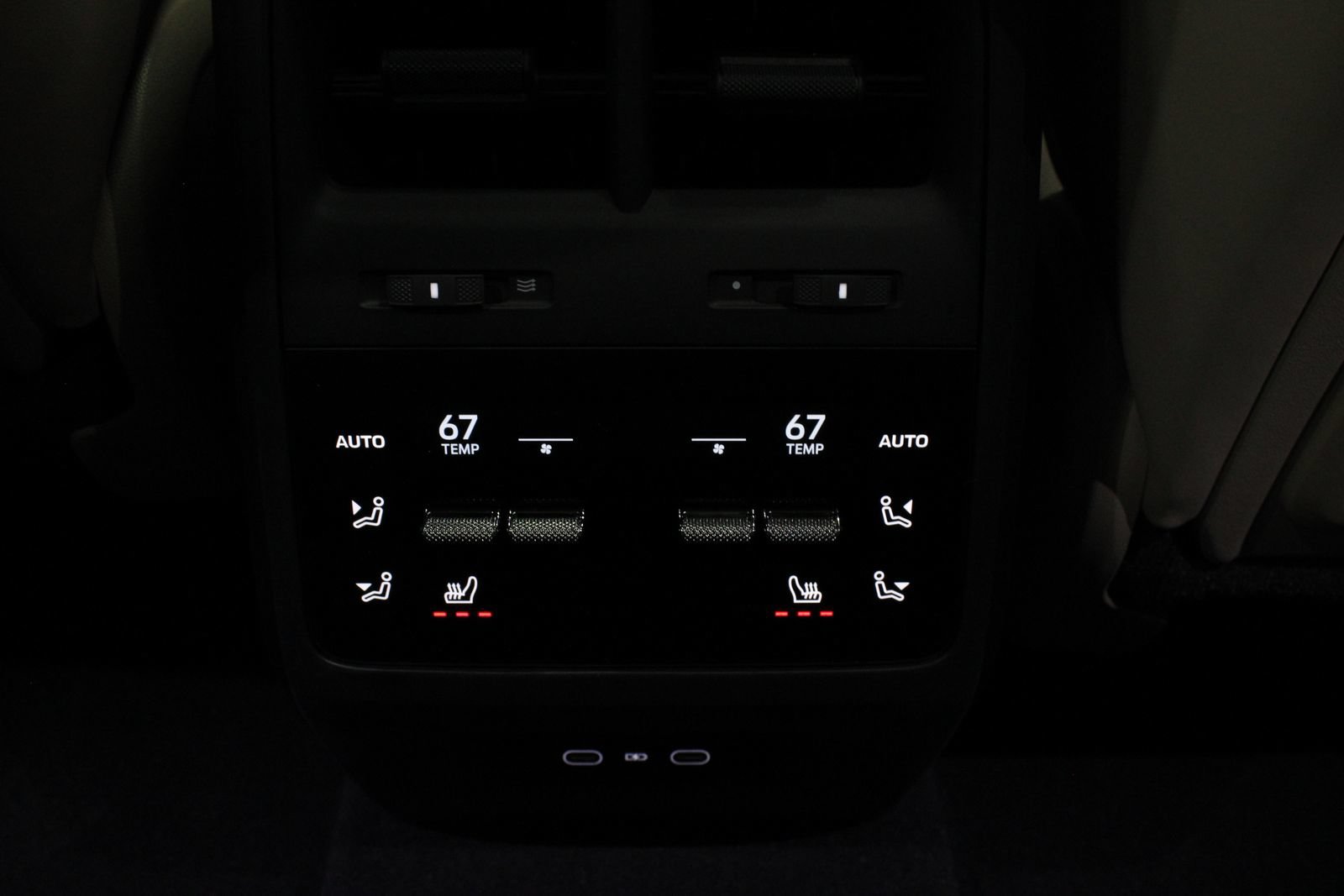 Certified 2025 Porsche Macan 4 Electric AWD/4WD image 32