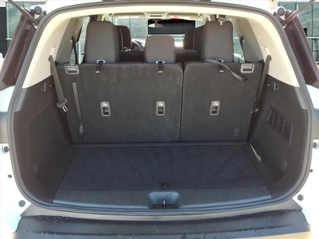 Used 2024 Nissan Pathfinder S image 11