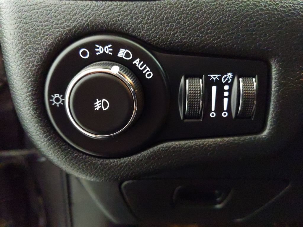 Used 2022 Jeep Cherokee Latitude Lux AWD/4WD image 13