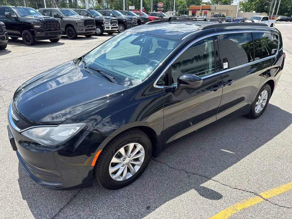 Used 2017 Chrysler Pacifica Touring FWD image 8