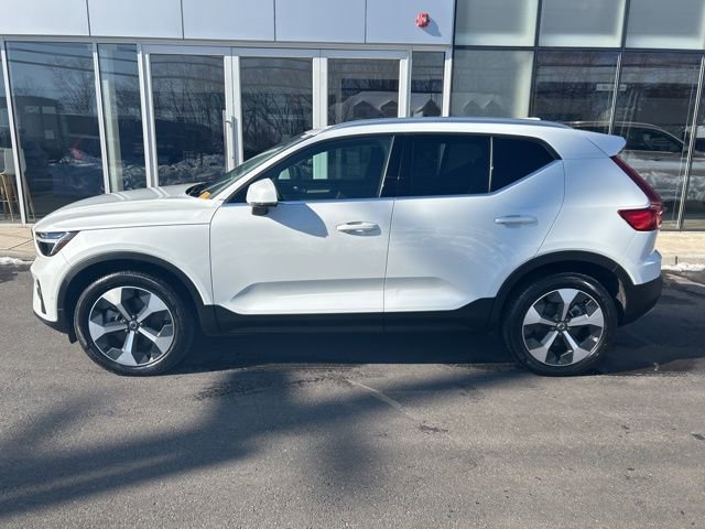 Certified 2025 Volvo XC40 B5 Plus image 2