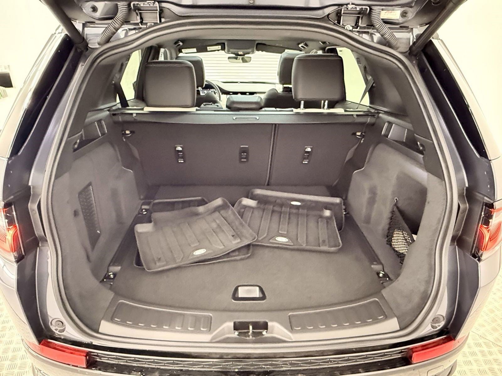 Used 2025 Land Rover Discovery Sport Dynamic SE image 31