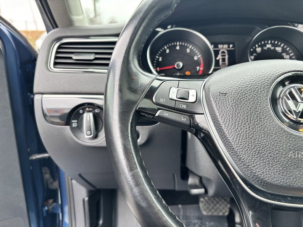 Used 2016 Volkswagen Jetta SEL image 35