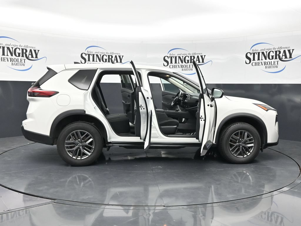 Used 2024 Nissan Rogue S FWD image 39