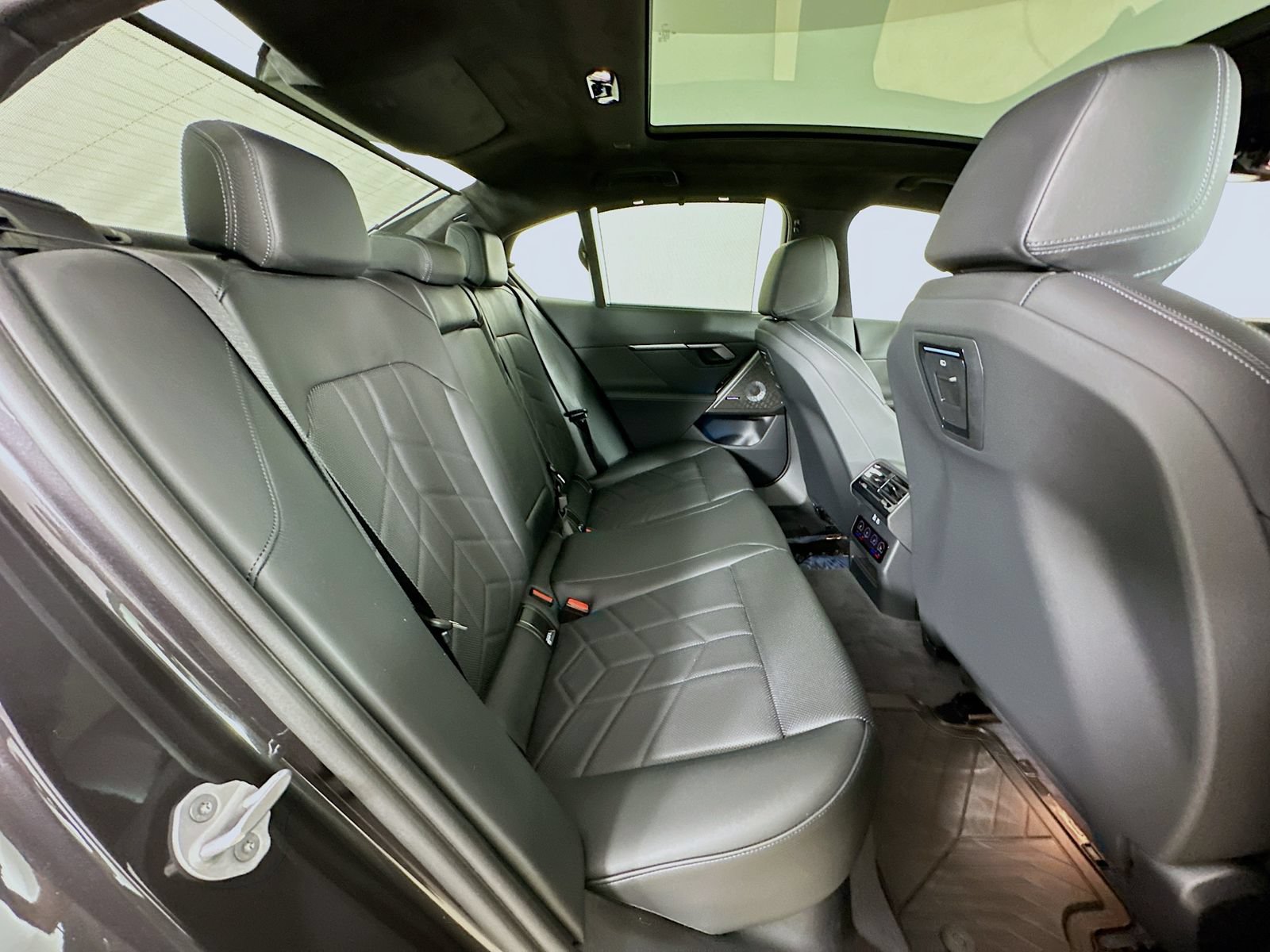 New 2026 BMW 550e xDrive w/ Executive Package AWD/4WD image 42