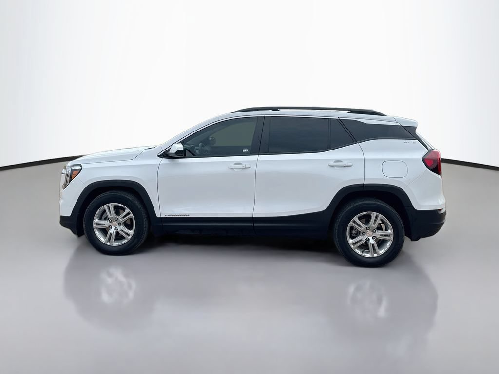 Used 2024 GMC Terrain SLE w/ Driver Convenience Package FWD image 4