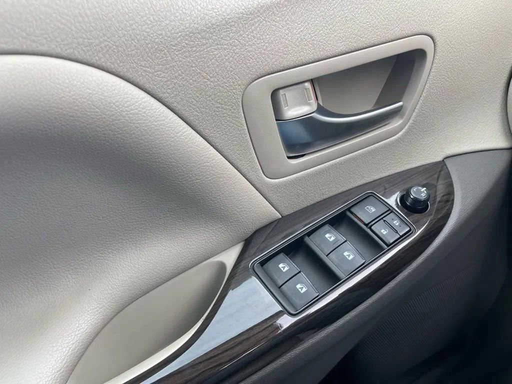 Used 2019 Toyota Sienna XLE FWD image 31