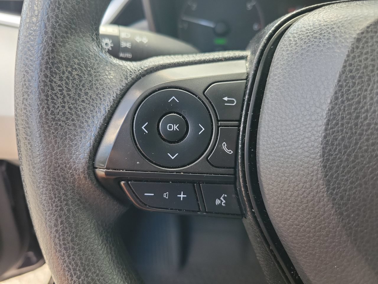 Used 2025 Toyota Corolla LE FWD image 19