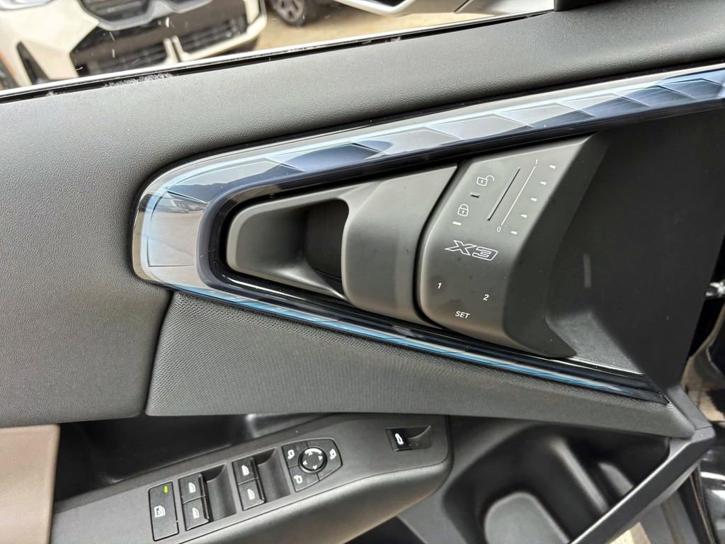 Used 2025 BMW X3 xDrive30i w/ Convenience Package image 12