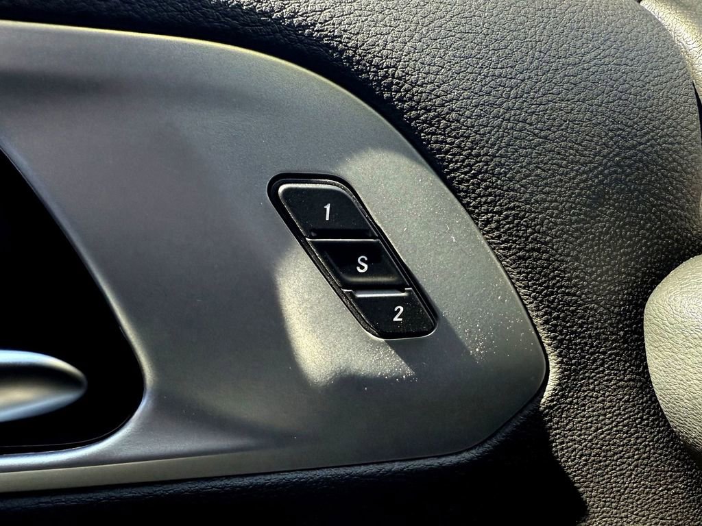 New 2026 Chrysler Pacifica Limited w/ Uconnect Theater Family Group image 14