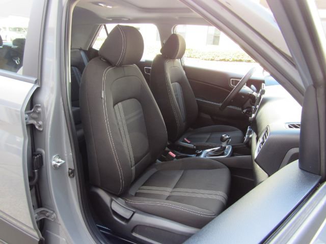 Used 2022 Hyundai Venue SEL FWD image 21