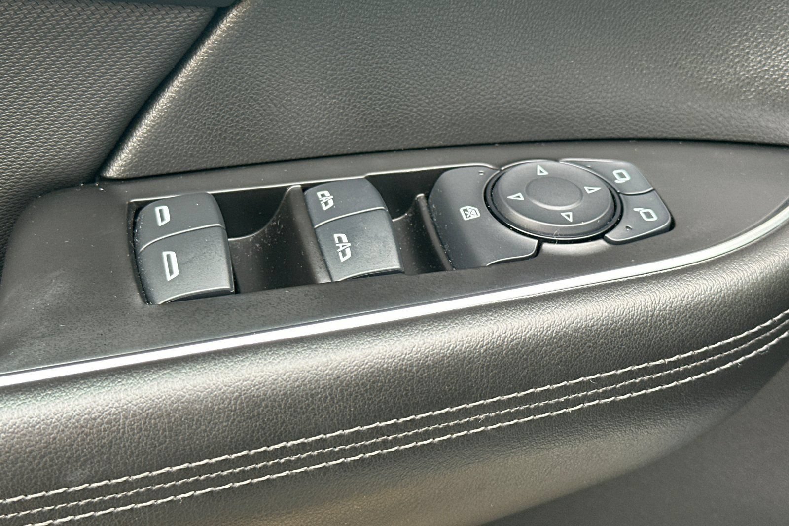 Used 2024 Buick Envision Preferred AWD/4WD image 12