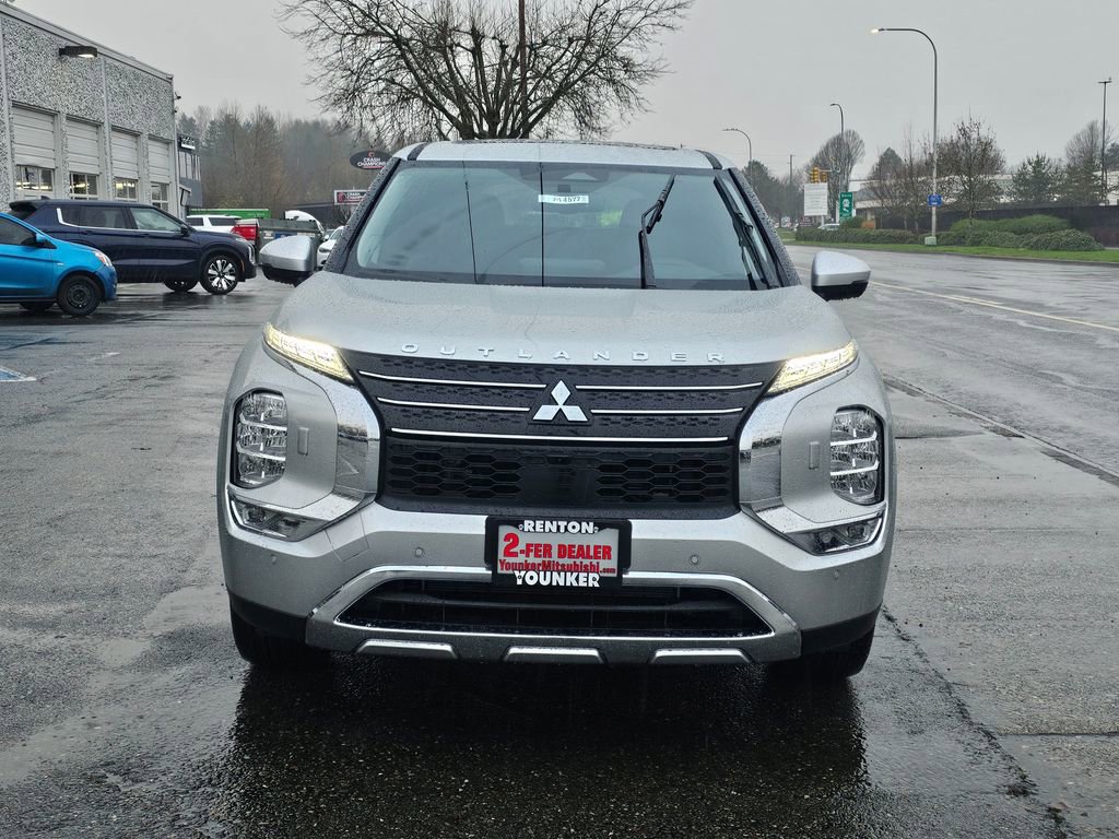 New 2025 Mitsubishi Outlander SE image 2
