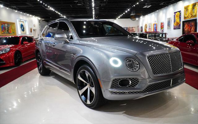 Used 2020 Bentley Bentayga image 1