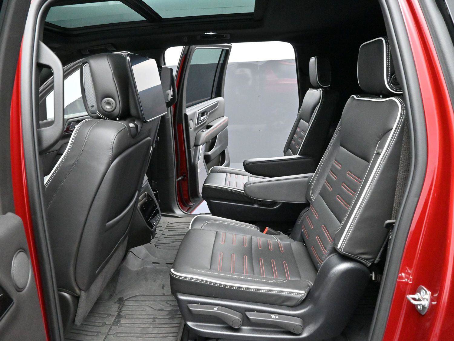 Used 2025 GMC Yukon XL AT4 Ultimate AWD/4WD image 32