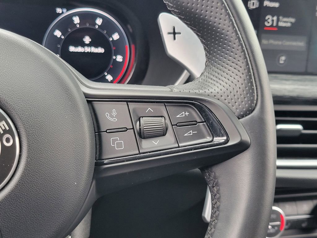 Used 2024 Alfa Romeo Stelvio Sprint image 7