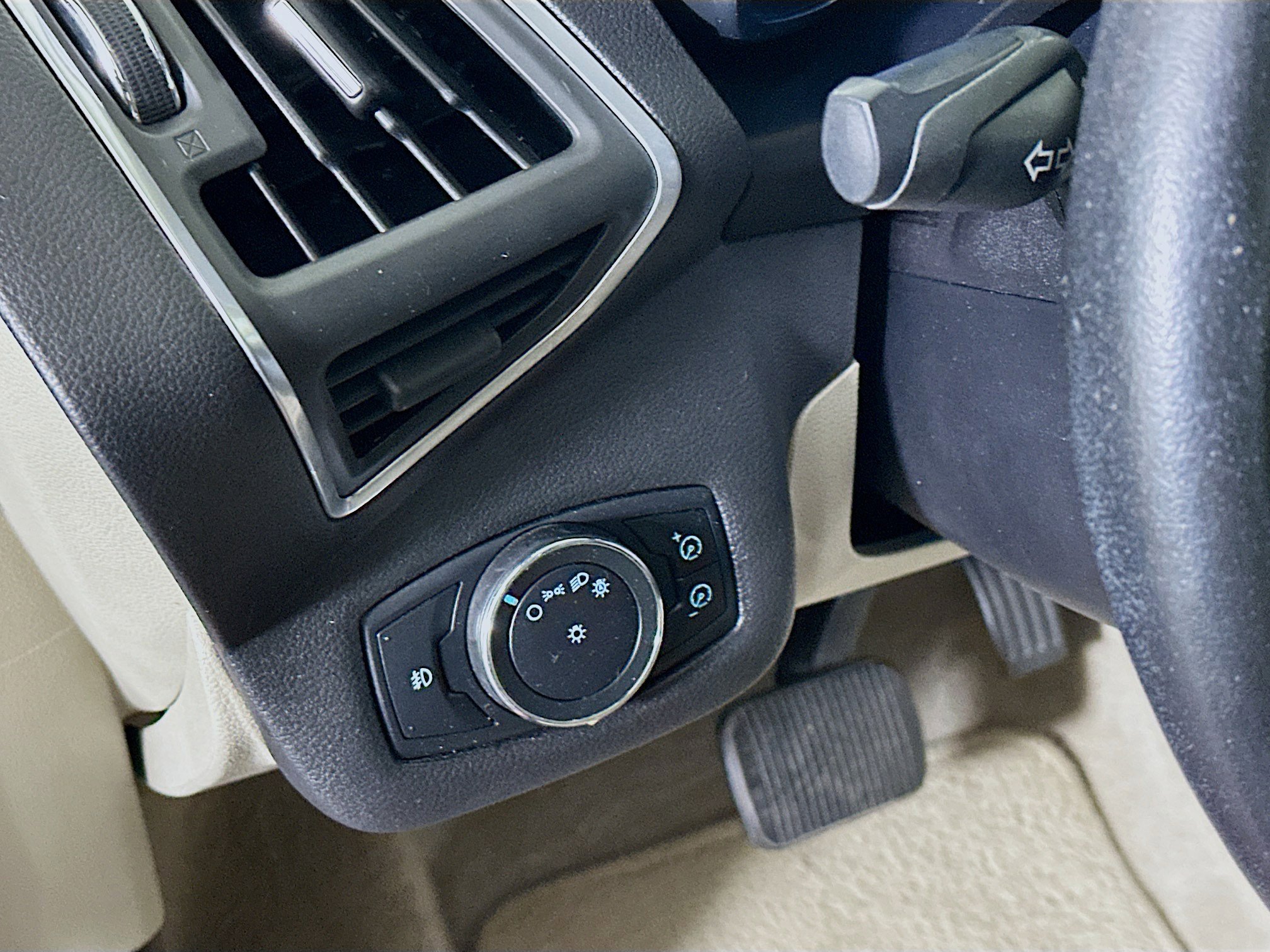 Used 2013 Ford C-MAX SEL image 16