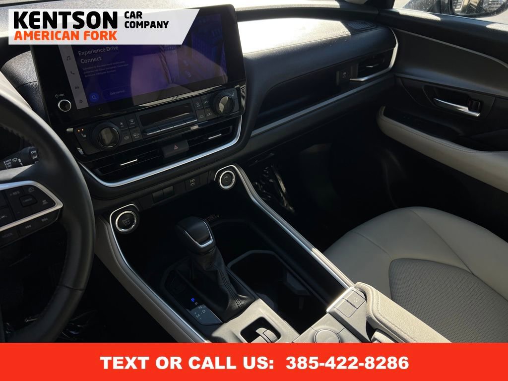 Used 2025 Toyota Grand Highlander AWD image 17