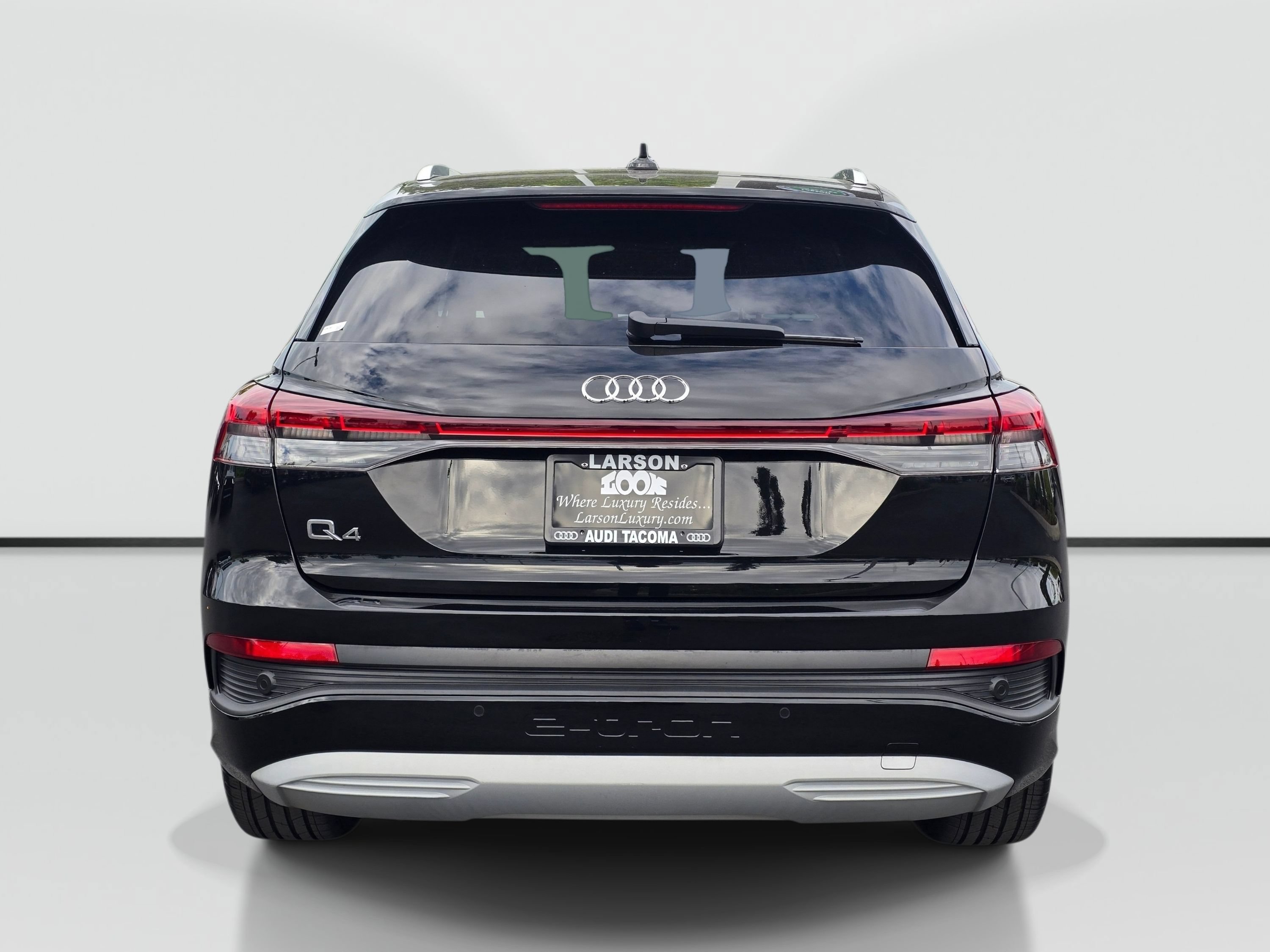 Used 2023 Audi Q4 e-tron Premium Plus w/ Premium Plus RWD image 4