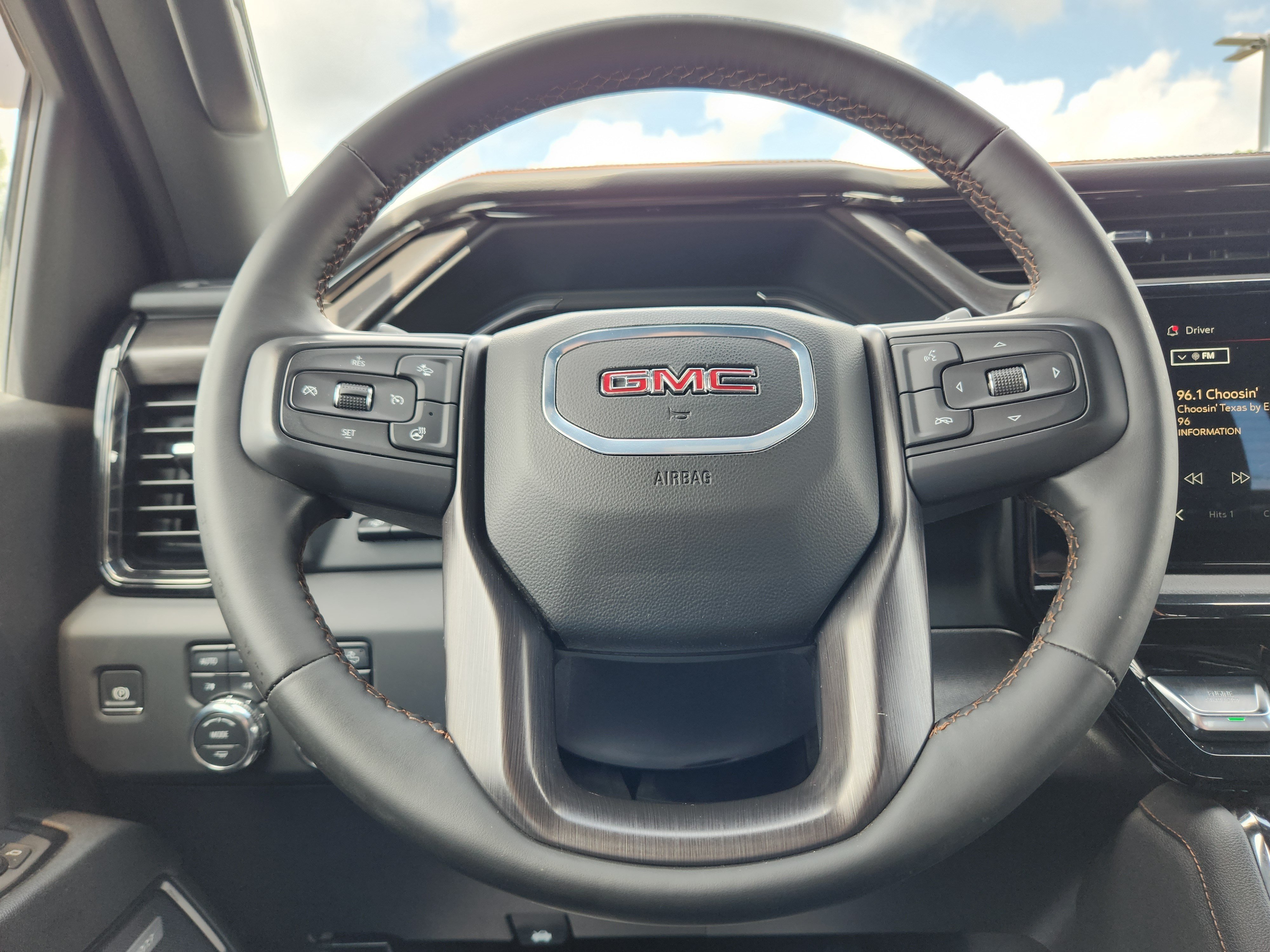 Used 2024 GMC Sierra 1500 AT4 w/ Technology Package AWD/4WD image 21