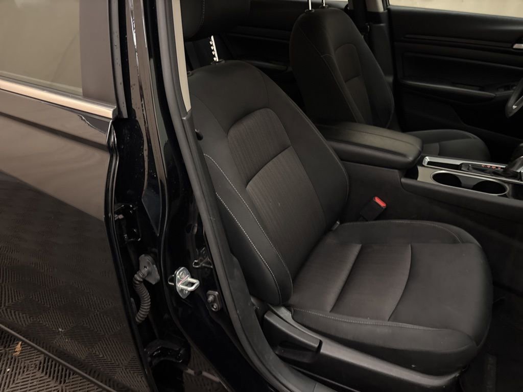 Used 2024 Nissan Altima 2.5 SV image 21