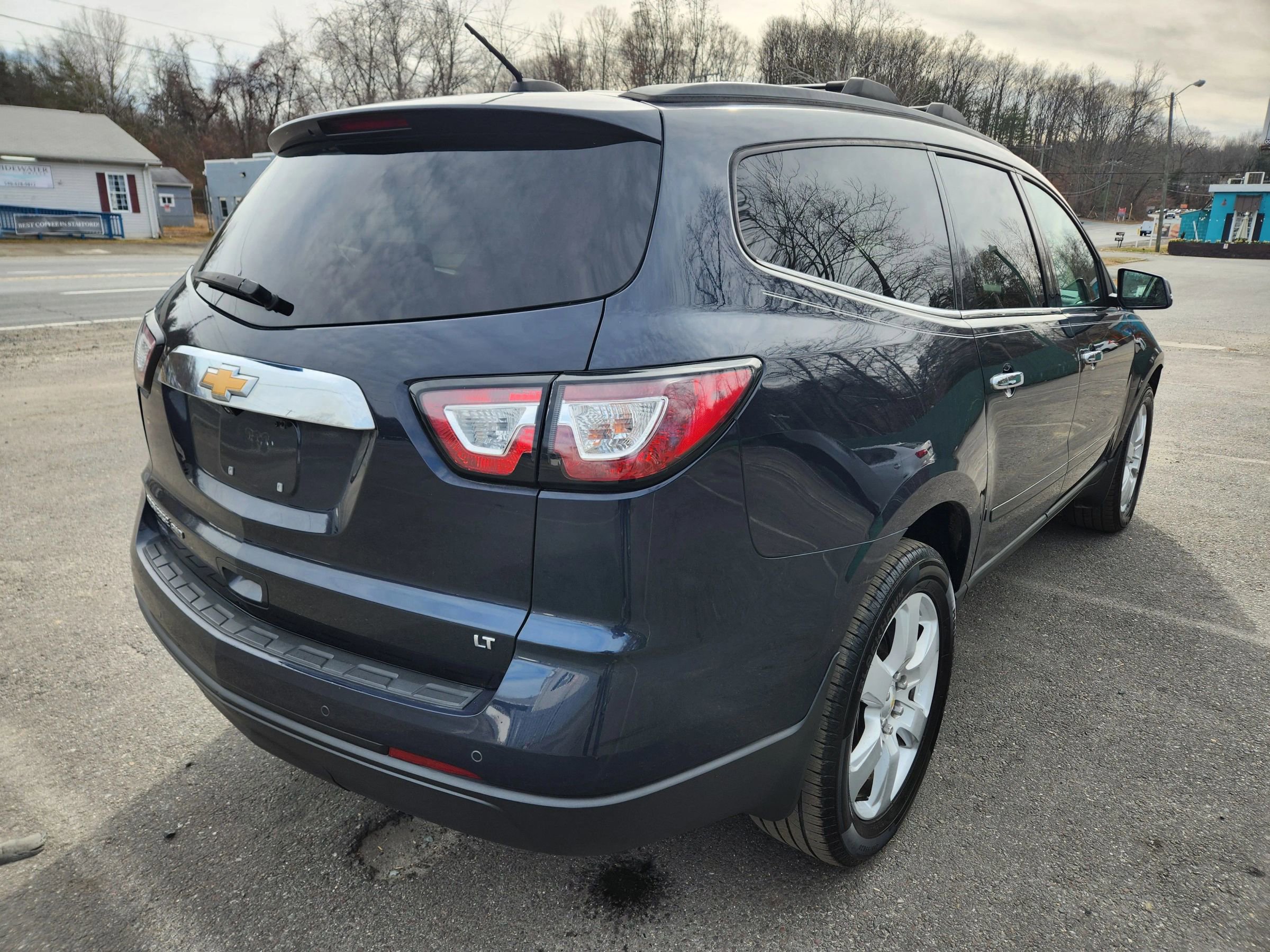 Used 2017 Chevrolet Traverse LT w/ Style and Technology Package image 8