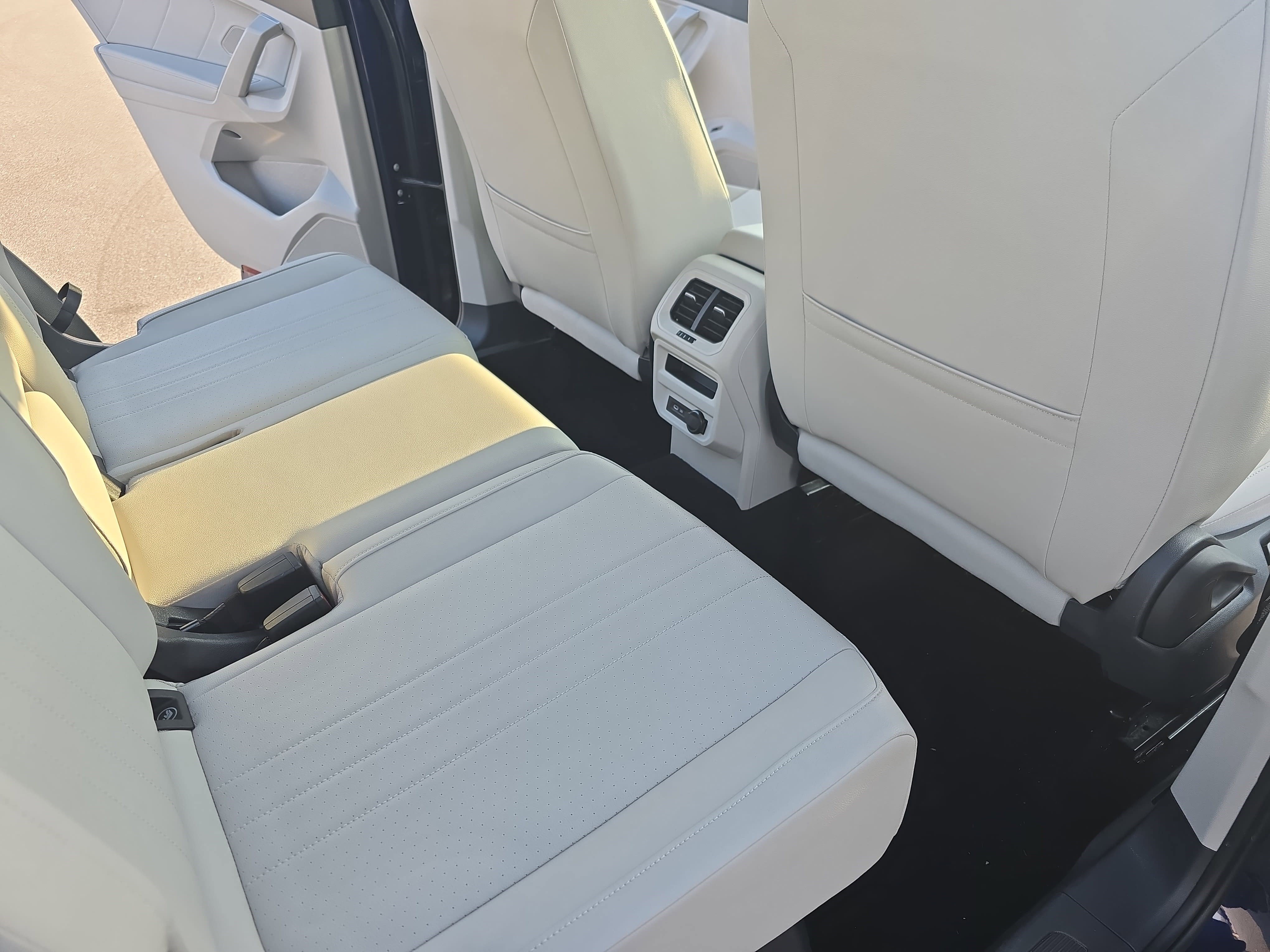 Used 2022 Volkswagen Tiguan SE image 11