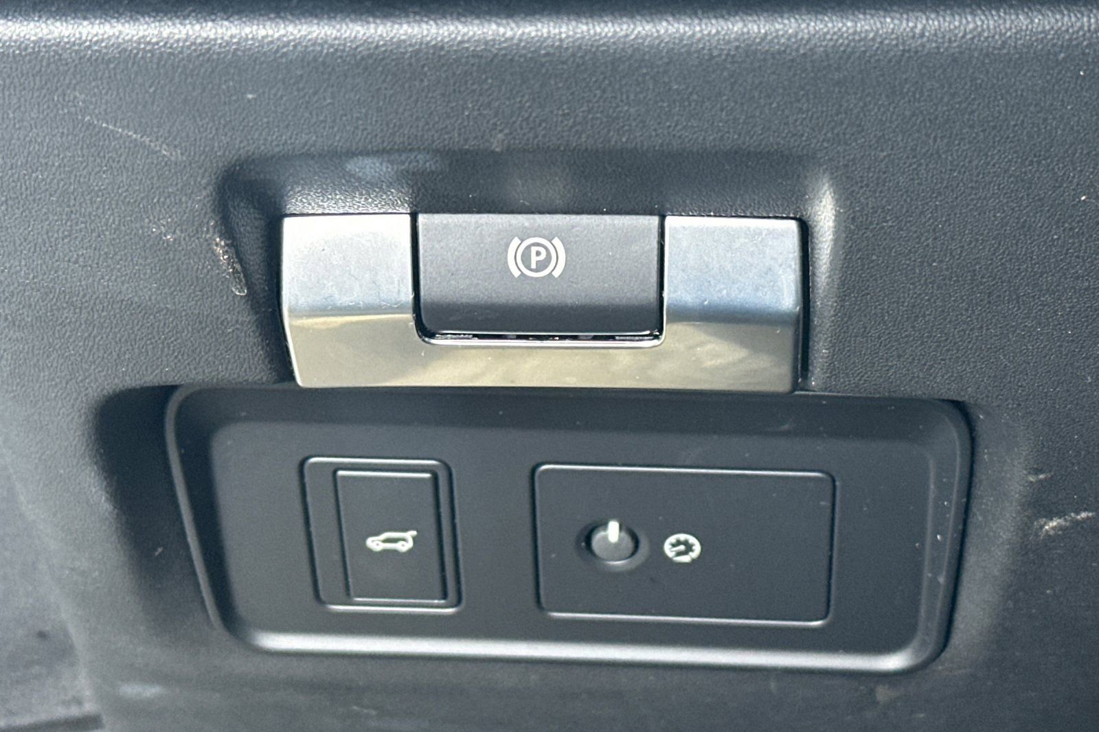 Used 2023 Land Rover Range Rover Evoque R-Dynamic S image 32