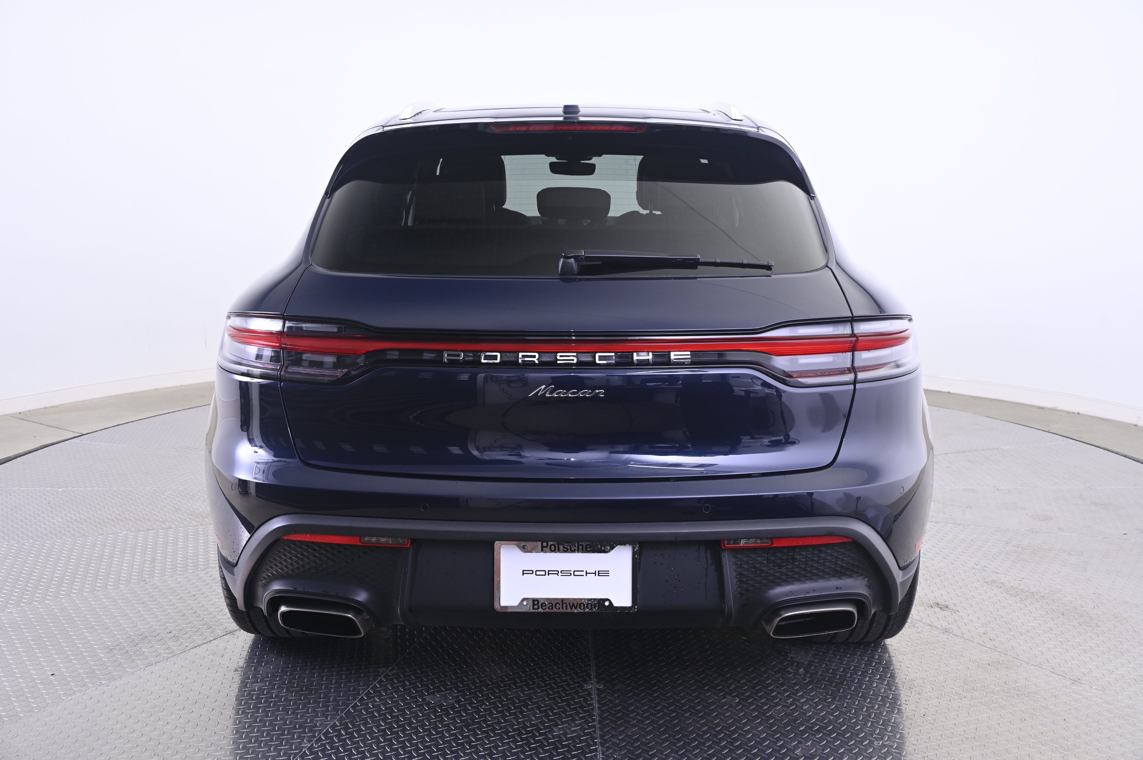 Certified 2023 Porsche Macan AWD/4WD image 6