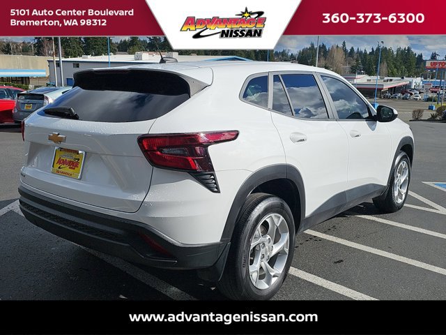 Used 2024 Chevrolet Trax LS w/ LS Convenience Package image 5