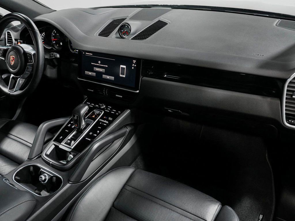Used 2023 Porsche Cayenne w/ Premium Package image 37