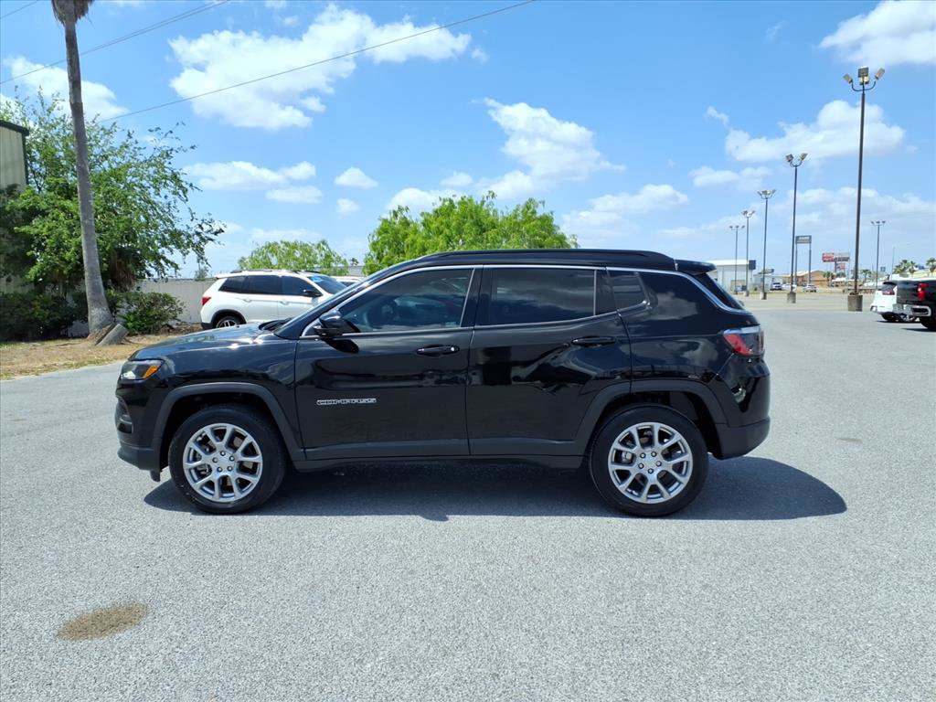 Used 2023 Jeep Compass Latitude image 5