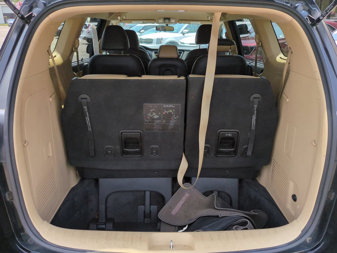 Used 2017 Kia Sedona LX w/ LX Essentials Premium Package FWD image 13