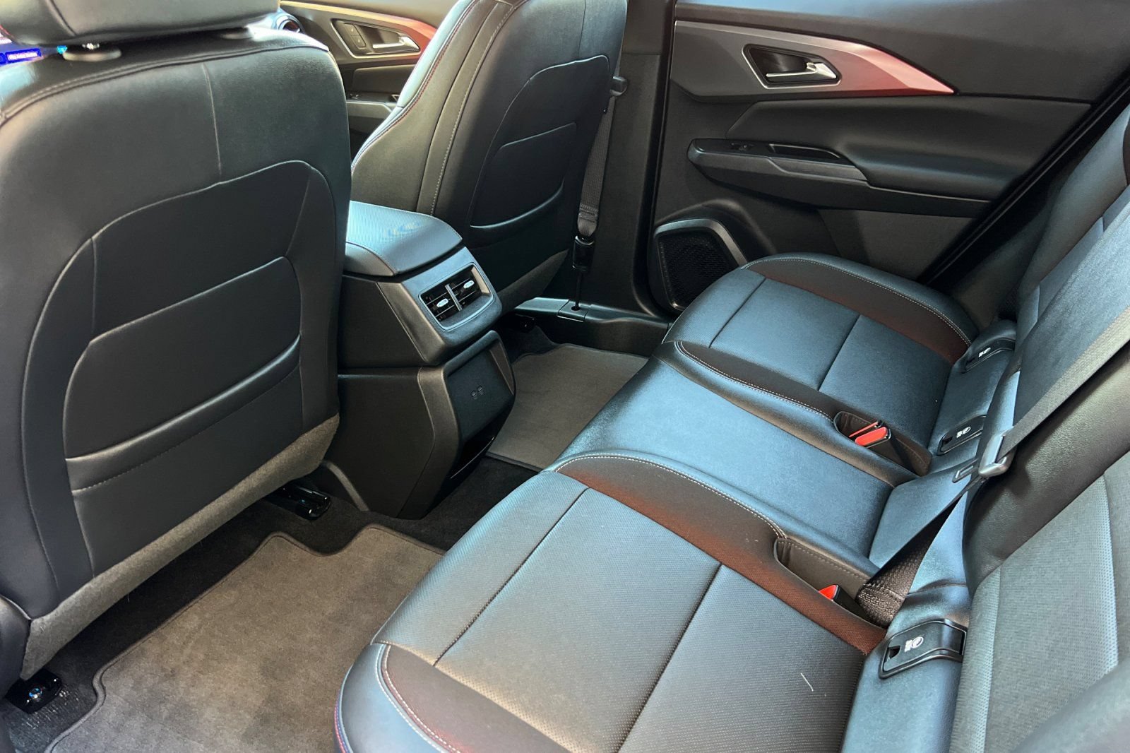Used 2024 Chevrolet Equinox EV RS FWD image 6