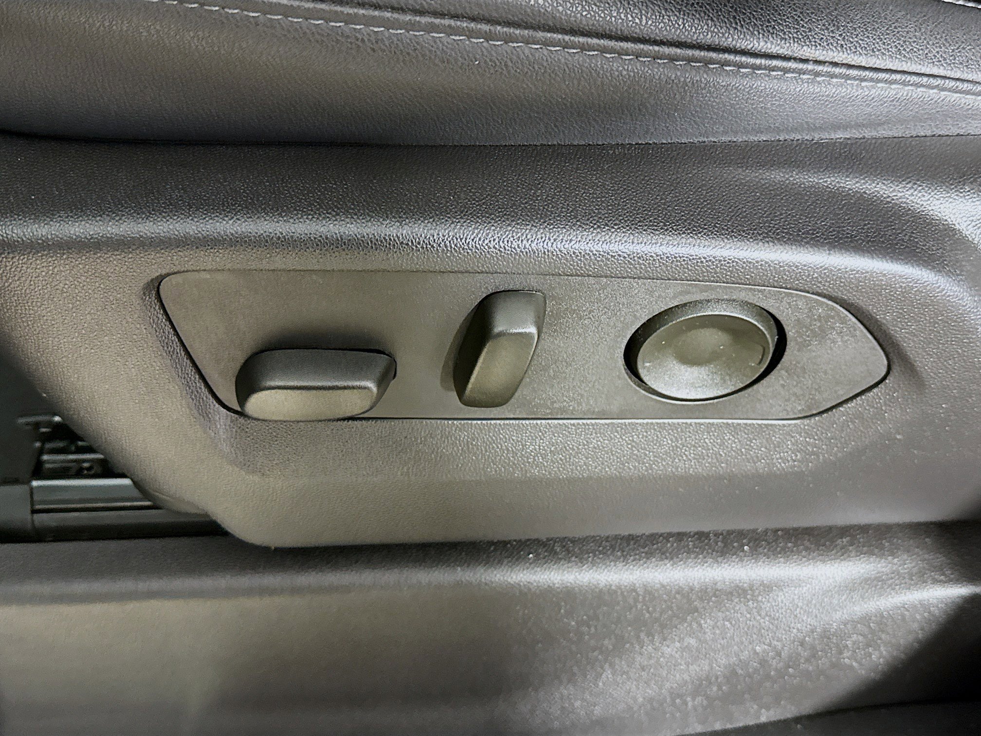 Used 2025 GMC Sierra 1500 SLT image 24