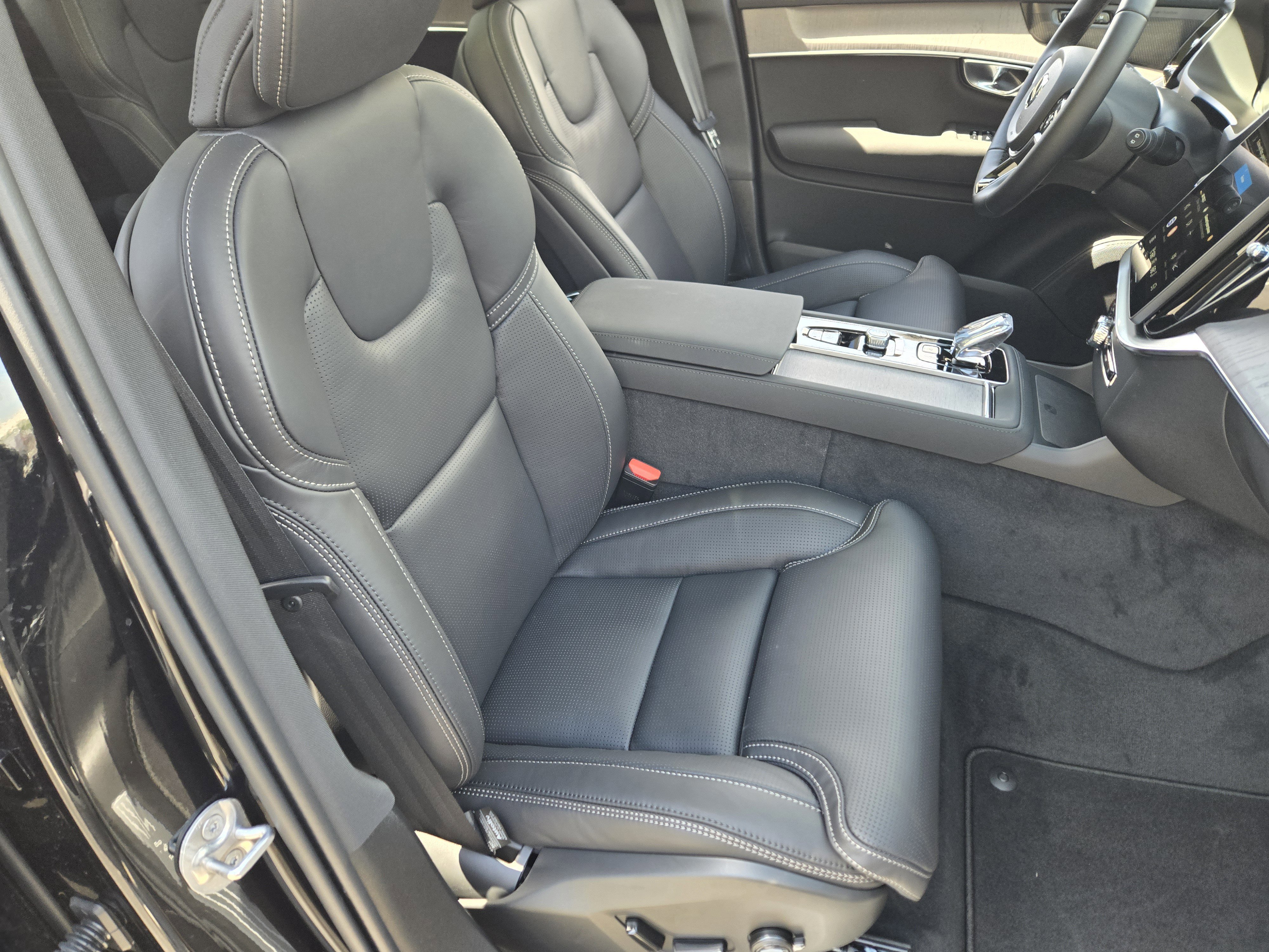 New 2026 Volvo XC90 T8 Ultra w/ Protection Package Premier image 11