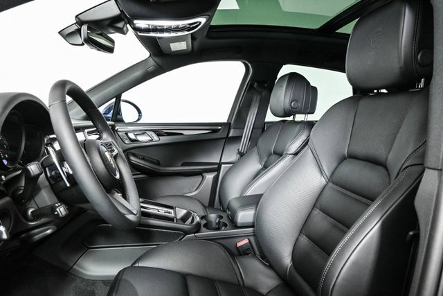 Used 2025 Porsche Macan image 5