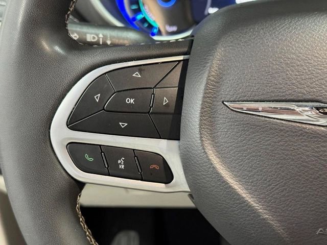 Used 2024 Chrysler Pacifica Limited FWD image 16