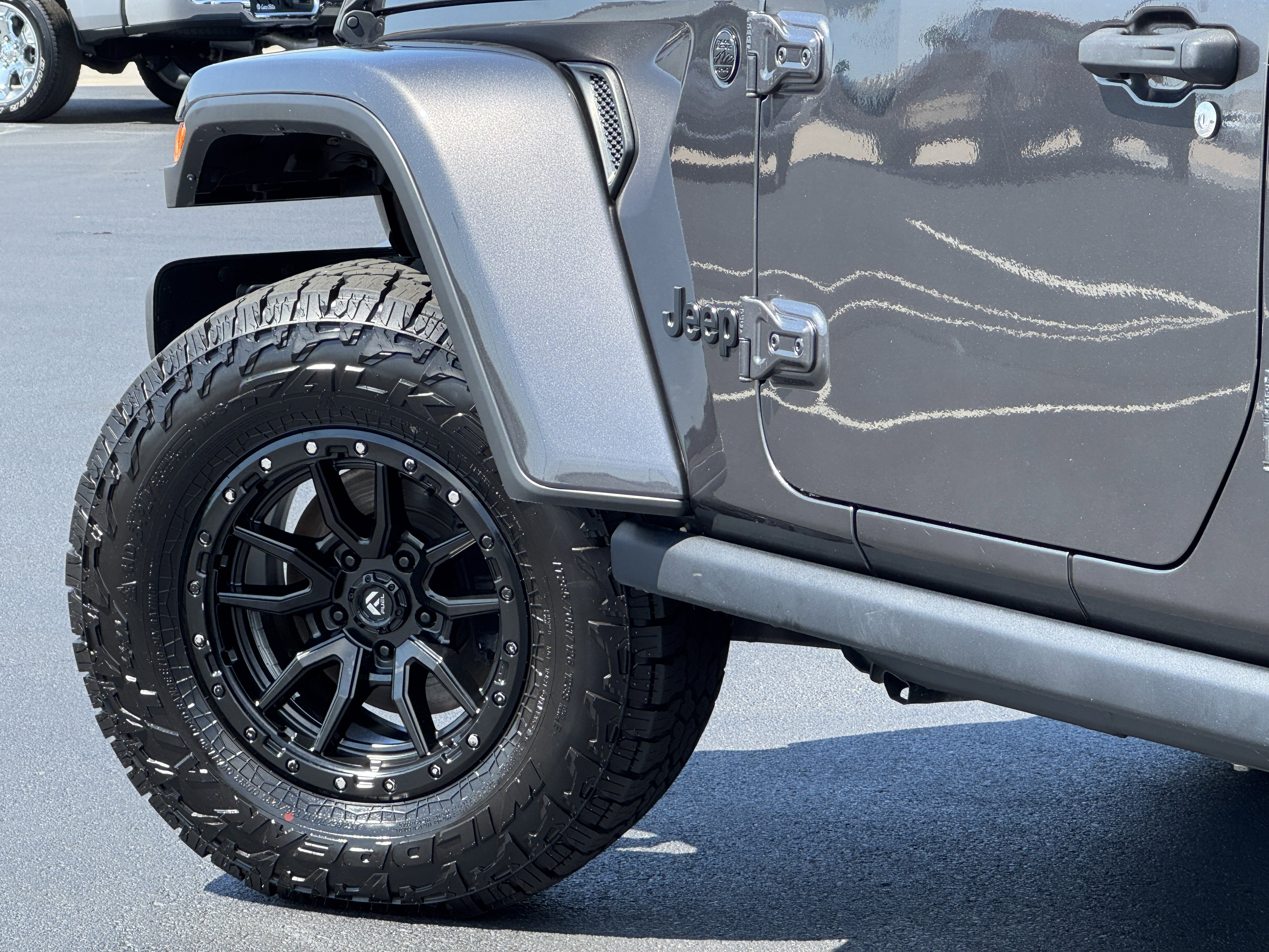 Used 2021 Jeep Gladiator Willys image 9