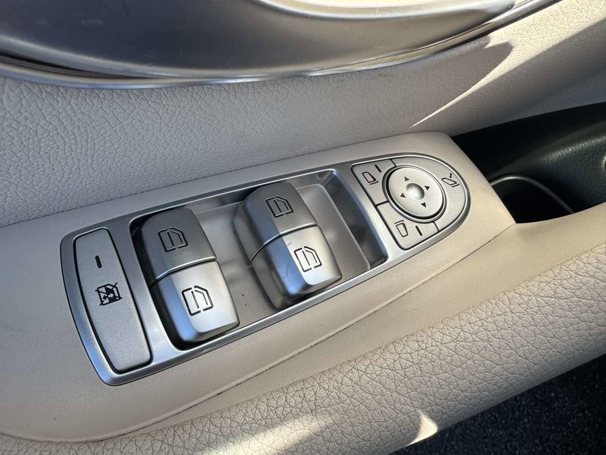 Used 2019 Mercedes-Benz E 300 4MATIC w/ Premium 1 Package image 27