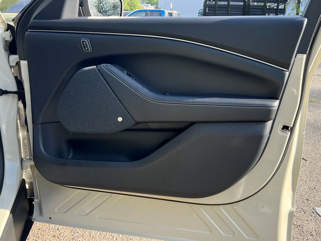 Used 2025 Ford Mustang Mach-E Premium image 9
