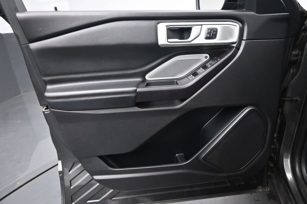 Used 2020 Ford Explorer Platinum w/ Premium Technology Package AWD/4WD image 23