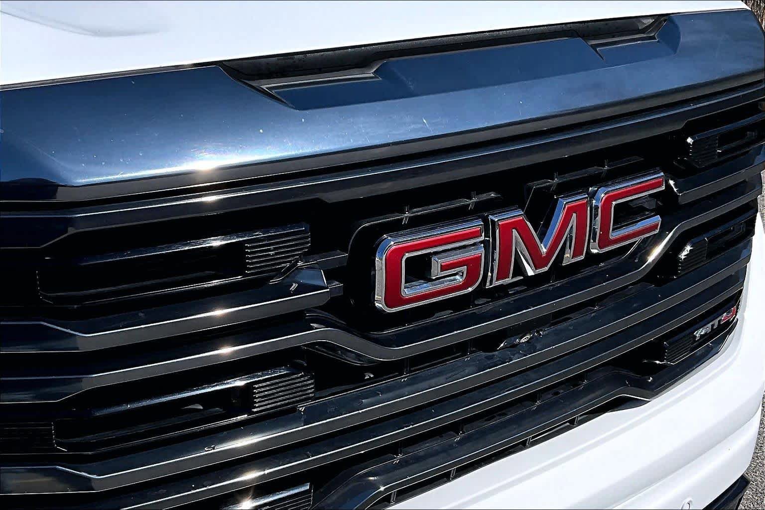 Used 2023 GMC Sierra 1500 AT4 w/ AT4 Premium Package AWD/4WD image 32