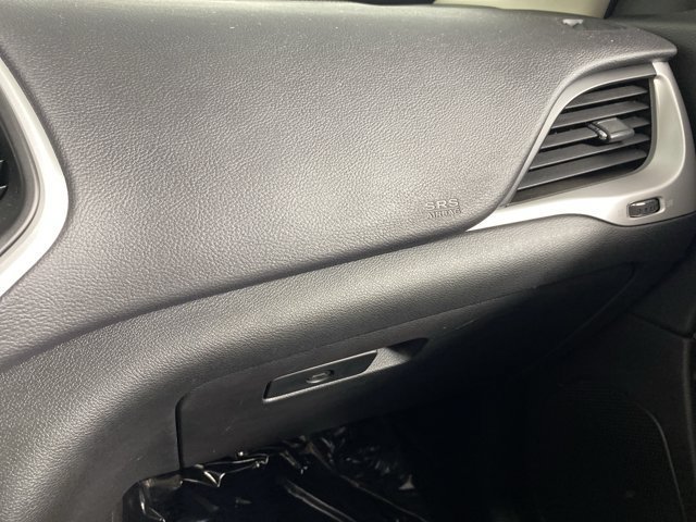 Used 2017 Jeep Cherokee Sport AWD/4WD image 29