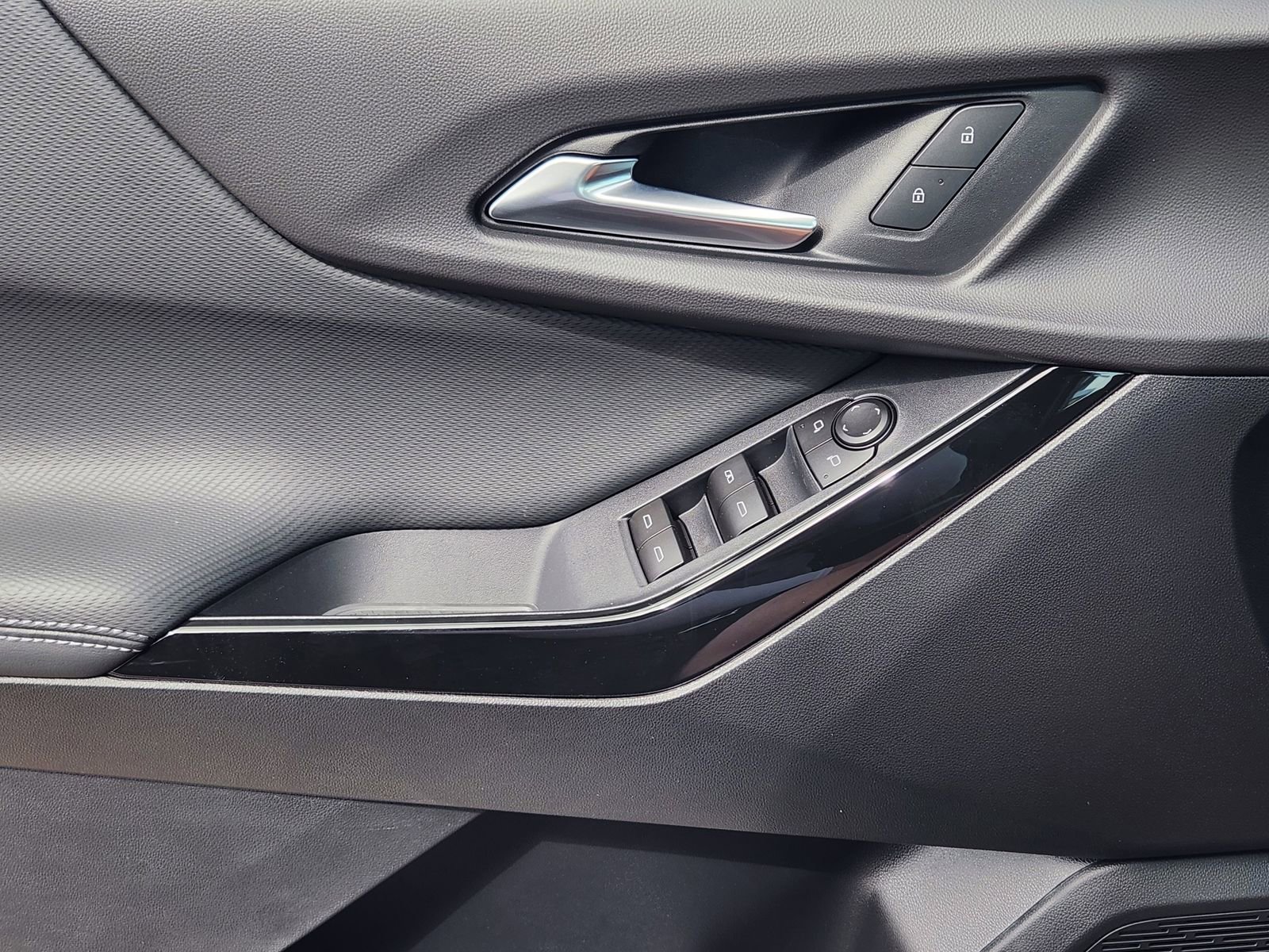 New 2026 Chevrolet Equinox LT w/ Midnight Edition image 18