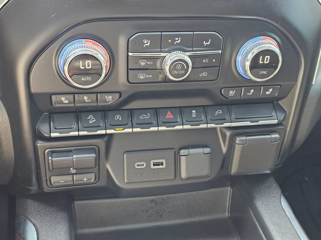 Used 2021 GMC Sierra 1500 SLT w/ SLT Premium Package AWD/4WD image 16
