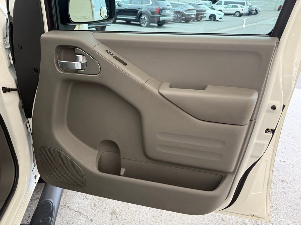 Used 2020 Nissan Frontier SV w/ Midnight Edition Floor Mats image 14